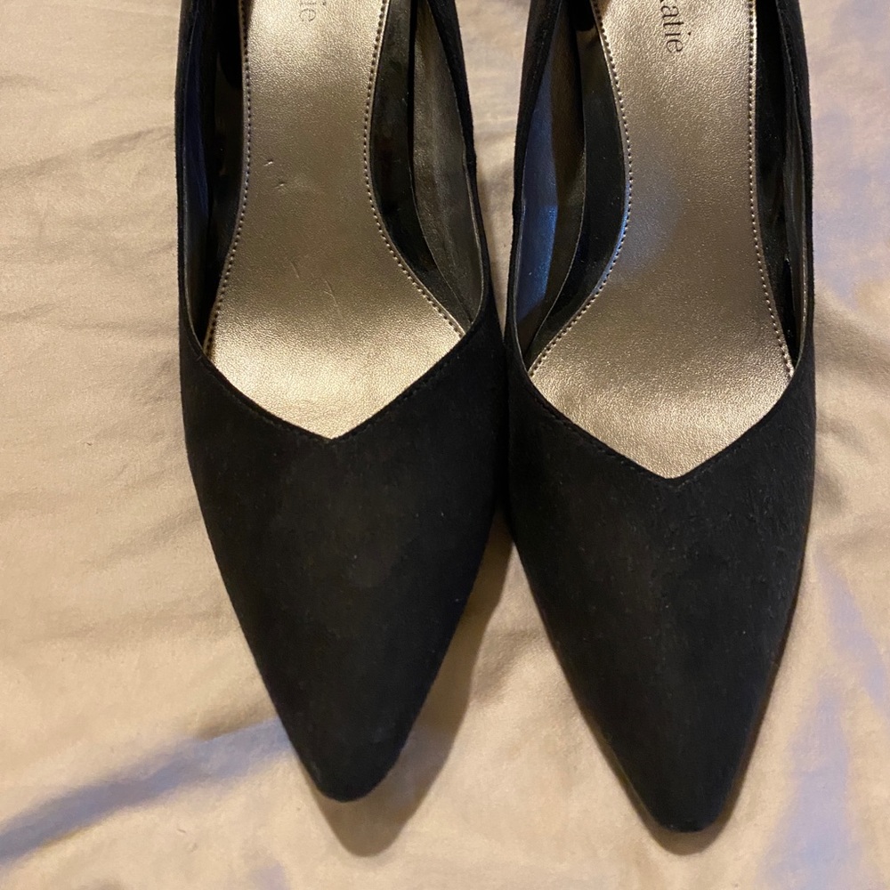 Kelly&Katie suede black pumps.